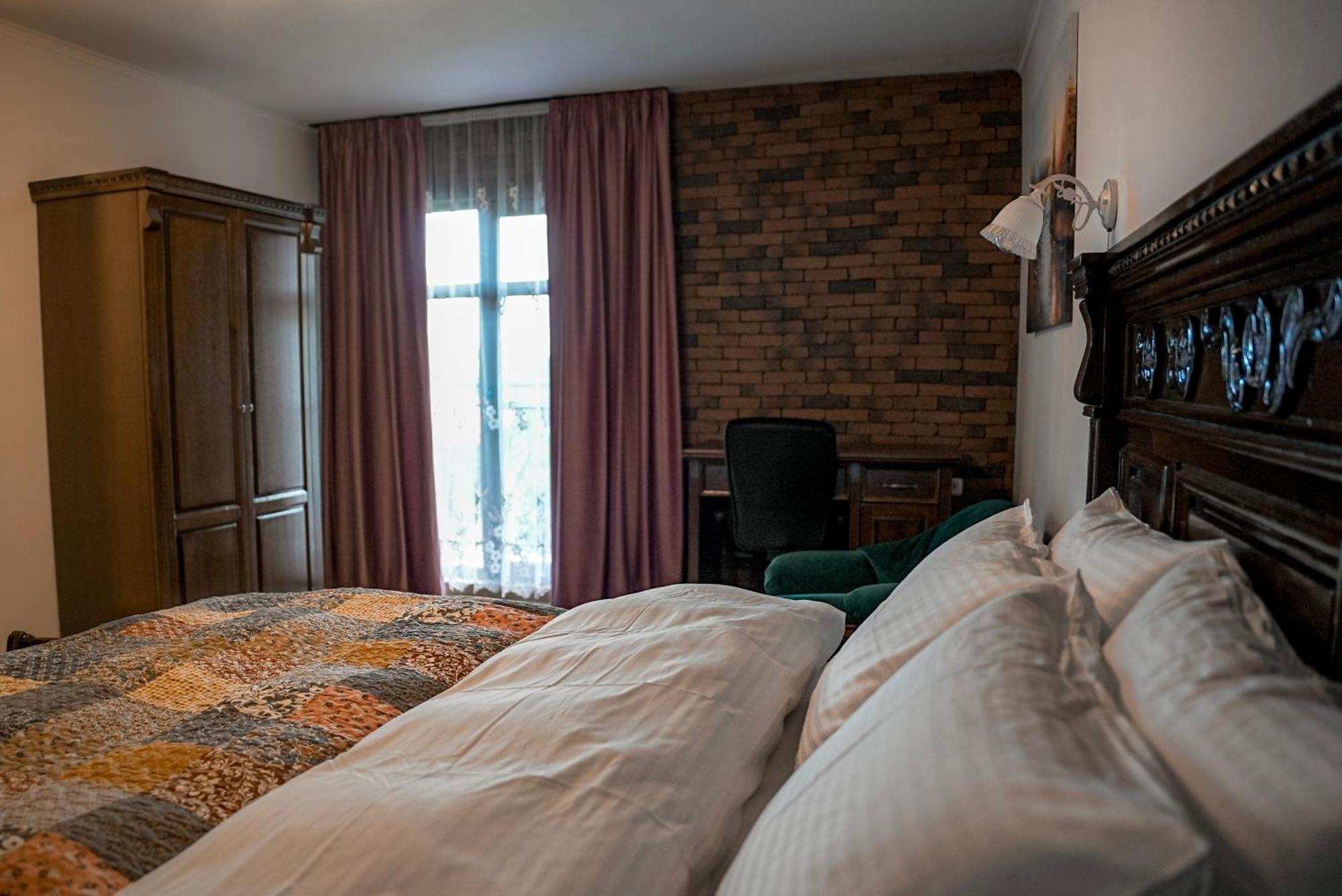 Boutique Marlen Bed & Breakfast Ghimbav Bagian luar foto