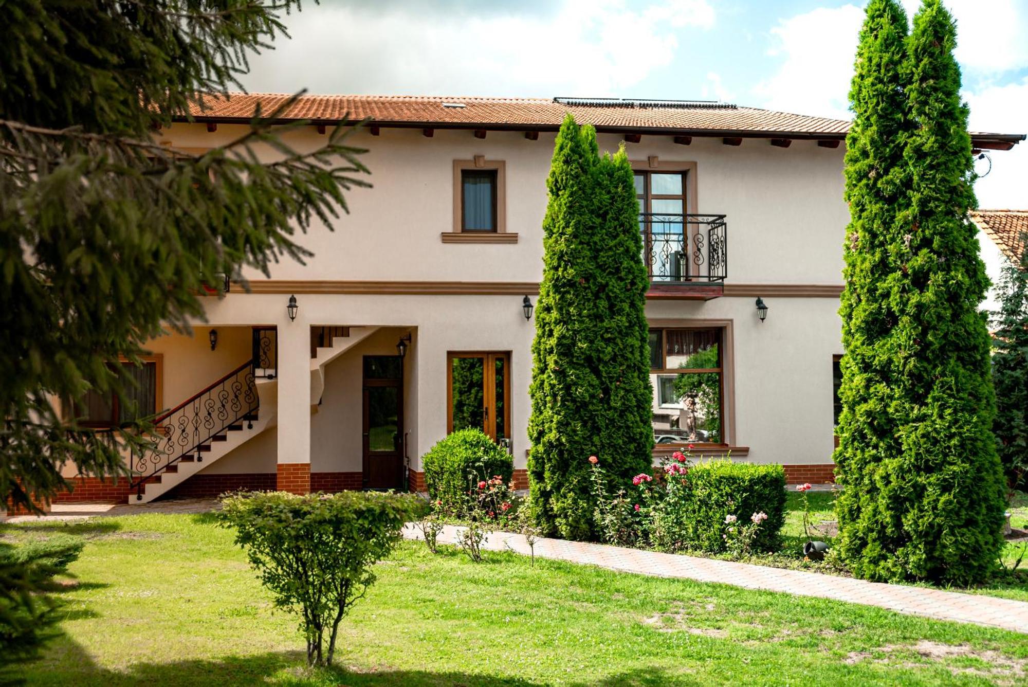 Boutique Marlen Bed & Breakfast Ghimbav Bagian luar foto