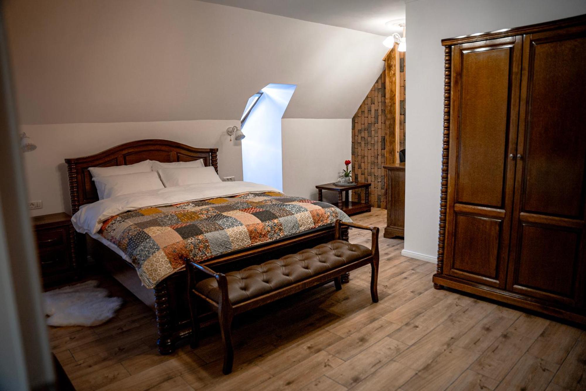 Boutique Marlen Bed & Breakfast Ghimbav Bagian luar foto